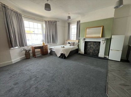 Room in a Shared House, Front Street, YO24