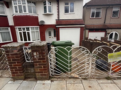 4 Bed Semi-Detached House, Clayhill Crescent, SE9