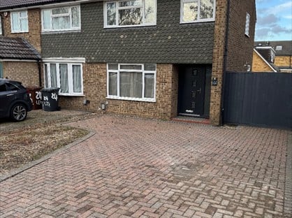 3 Bed Semi-Detached House, Lexington Close, WD6