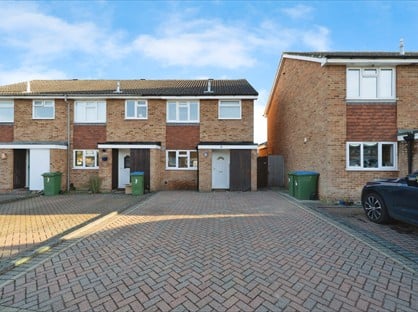 3 Bed Semi-Detached House, Egmont Road, KT12