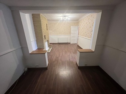 2 Bed Semi-Detached House, Montrose Avenue, SL1