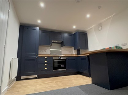 2 Bed Flat, Portobellow Grove, L6