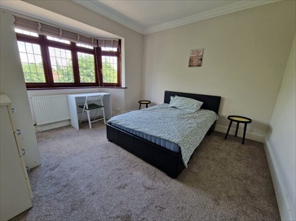 Room in a Shared House, Suffolk Road, IG3