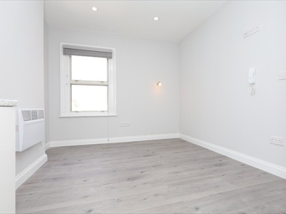 Studio Flat, Honley Road, SE6