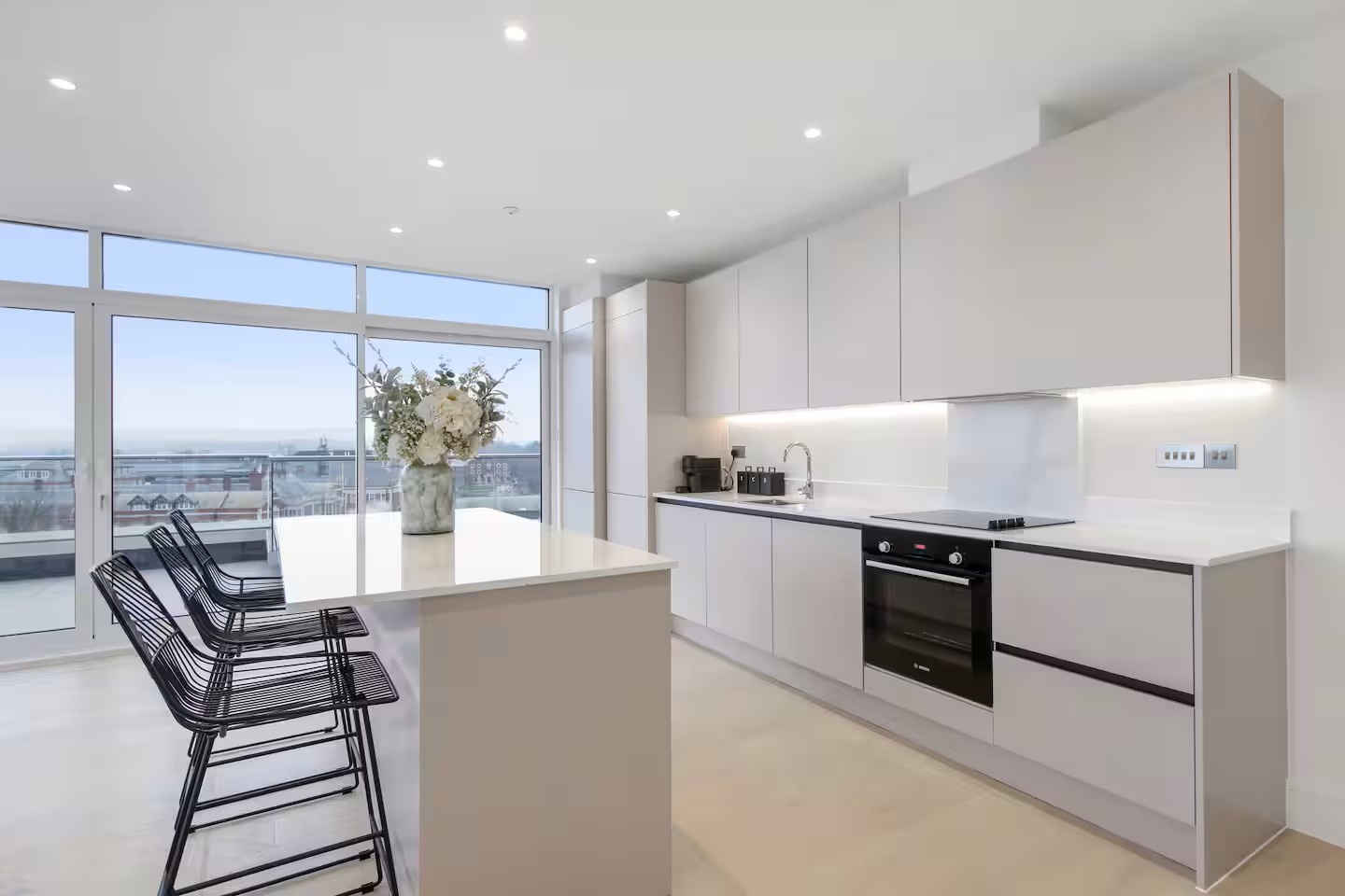 Gallery Detail: London 3 Bed Penthouse Raffles House Nw4