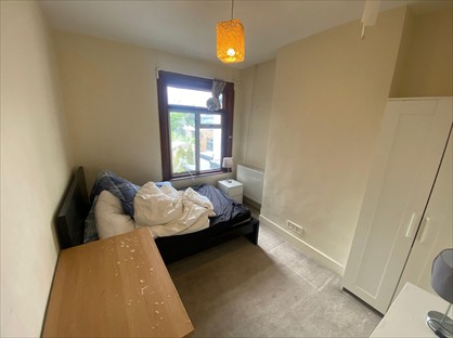 Room in a Shared House, Elm Road, KT3