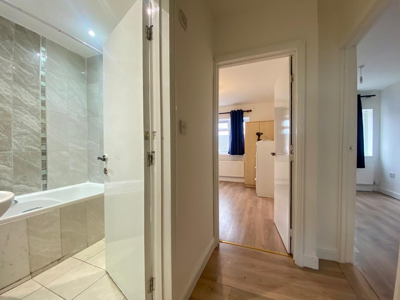 London - 2 Bed Flat, High Street Colliers Wood, SW19 - To Rent Now for ...