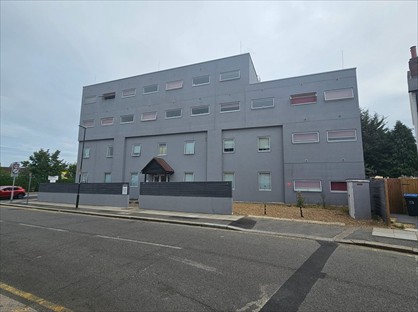 Studio Flat, Burlington Road, KT3