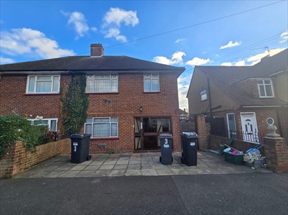 Studio Flat, Monarch Close, TW14