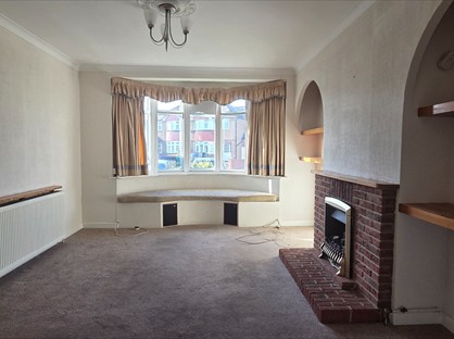 3 Bed Semi-Detached House, Stanwell Gardens, TW19