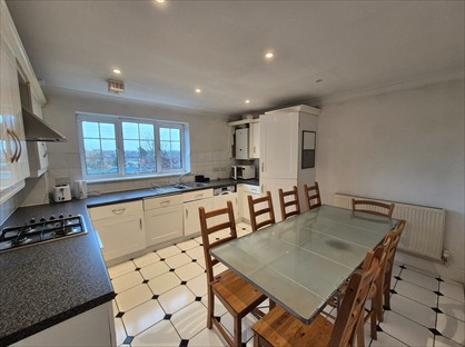 2 Bed Flat, Bewley Street, SW19