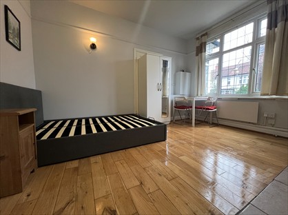 Studio Flat, Ethelbert Gardens, IG2