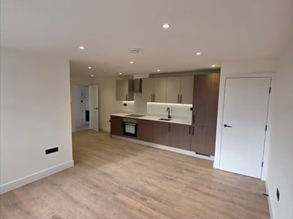 2 Bed Flat, Netherlands Court Eaton Road, SM2