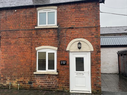 1 Bed Semi-Detached House, Oswald Row, SY11