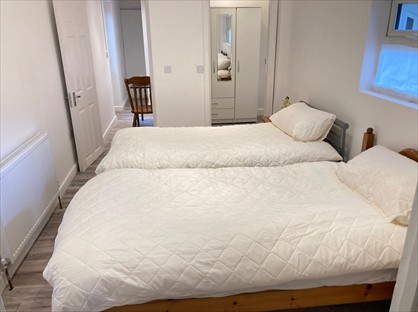 Room in a Shared House, Very Near Western Gardens Area, W5