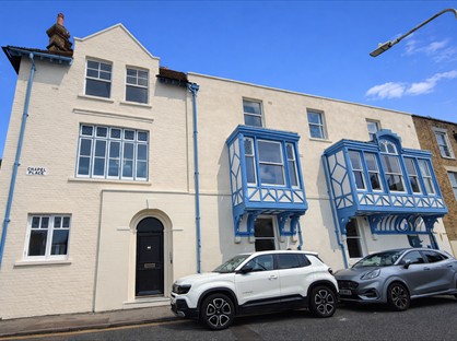 1 Bed Flat, Chapel Place, CT11