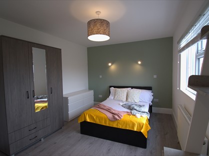 Room in a Shared House, Strelley Way, W3