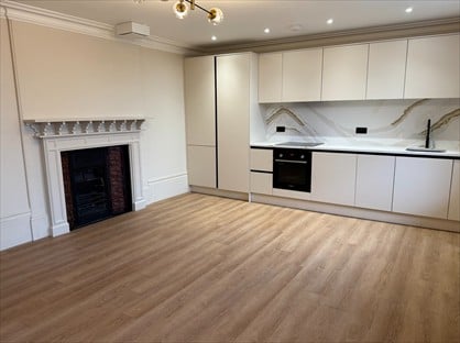 1 Bed Flat, Chapel Place, CT11