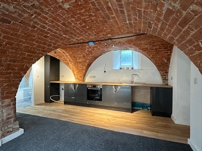 1 Bed Flat, Coach House Mews, LL15