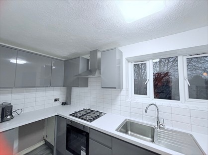2 Bed Flat, Birchwood Close, SM4