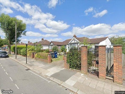 Studio Flat, Eastcote Lane, UB5