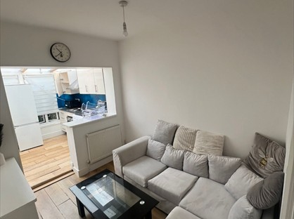1 Bed Flat, New North Road, IG6