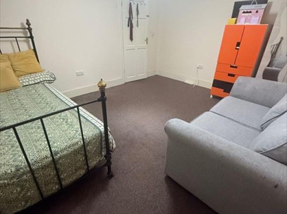 Room in a Shared House, Nicholes Road, TW3