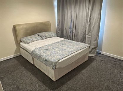 Room in a Shared House, The Links, M40