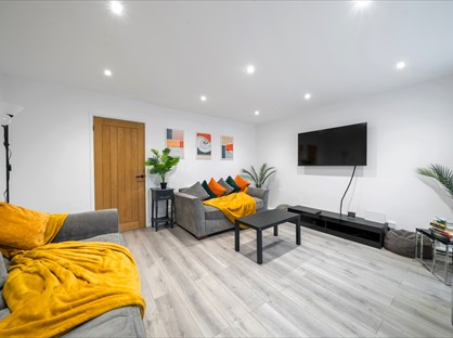 4 Bed Semi-Detached House, Brixton, SW9