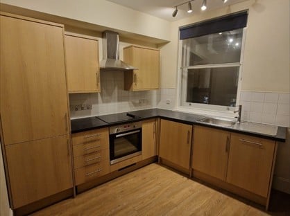 3 Bed Flat, Cannon Street, EC4N