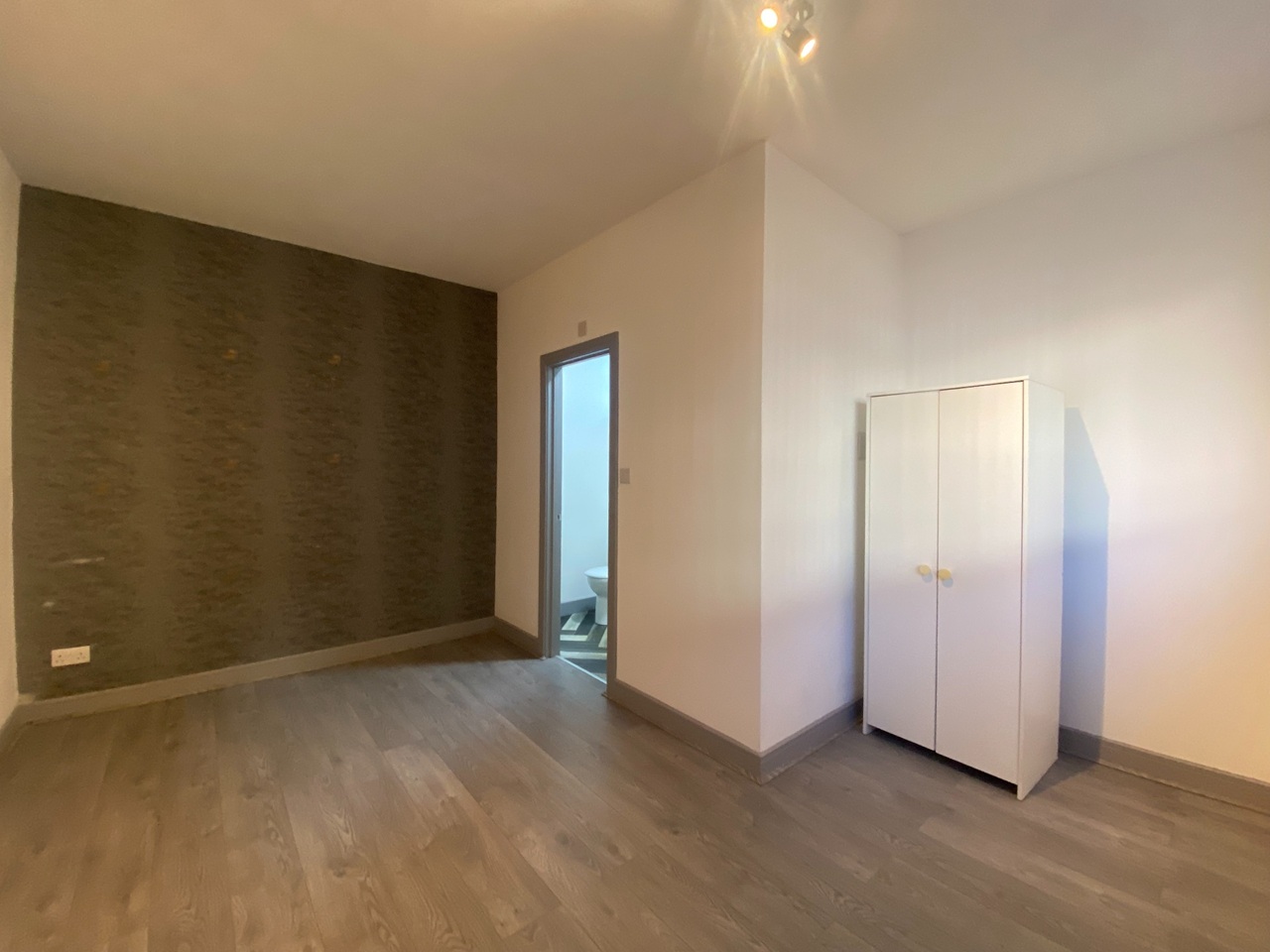 Halesowen - 1 Bed Flat, Windmill Hill, B63 - To Rent Now for £699.00 p/m