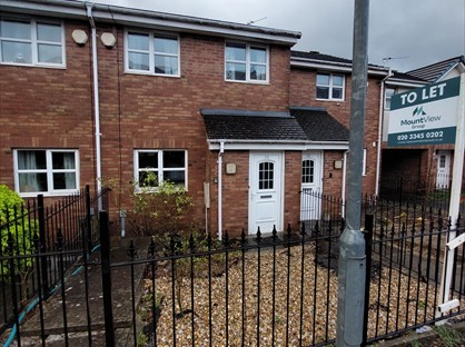 3 Bed Terraced House, Blueberry Avenue, M40