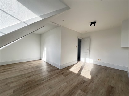 1 Bed Flat, Coombe Lane, SW20