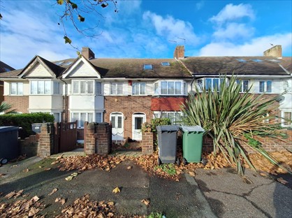4 Bed Terraced House, Waltham Way, E4