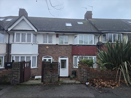 4 Bed Terraced House, Waltham Way, E4