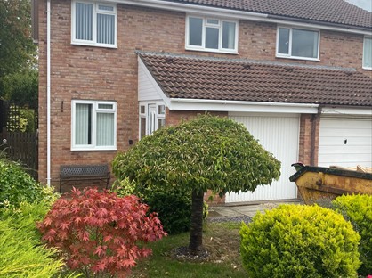 3 Bed Semi-Detached House, Lynwood Drive, BA14