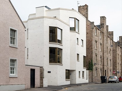 1 Bed Flat, Simon Square, EH8