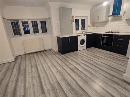 2 Bed Flat, New Road, E4