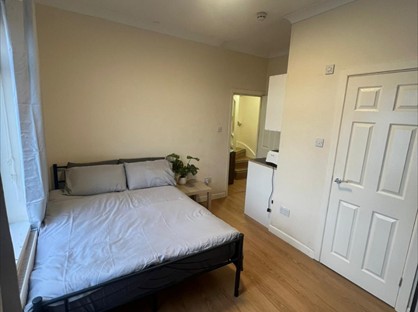 Room in a Shared Flat, Greenland Crescent, UB2