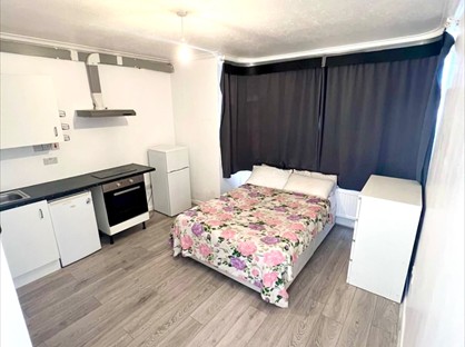 Studio Flat, Melfort Road, CR7