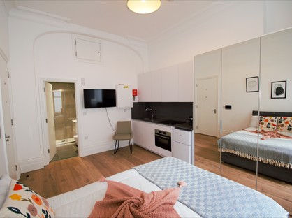 Studio Flat, Grenville Place, SW7