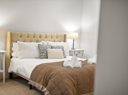 2 Bed Flat, Pembridge Gardens, W2