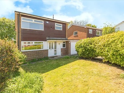 3 Bed Detached House, Butterwood Close, HD4