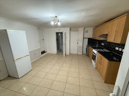 3 Bed Bungalow, Copperfield Avenue, UB8