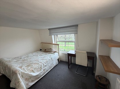 Studio Flat, Hampton Court Road, KT8