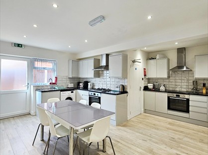 7 Bed Semi-Detached House, Charter Avenue, CV4