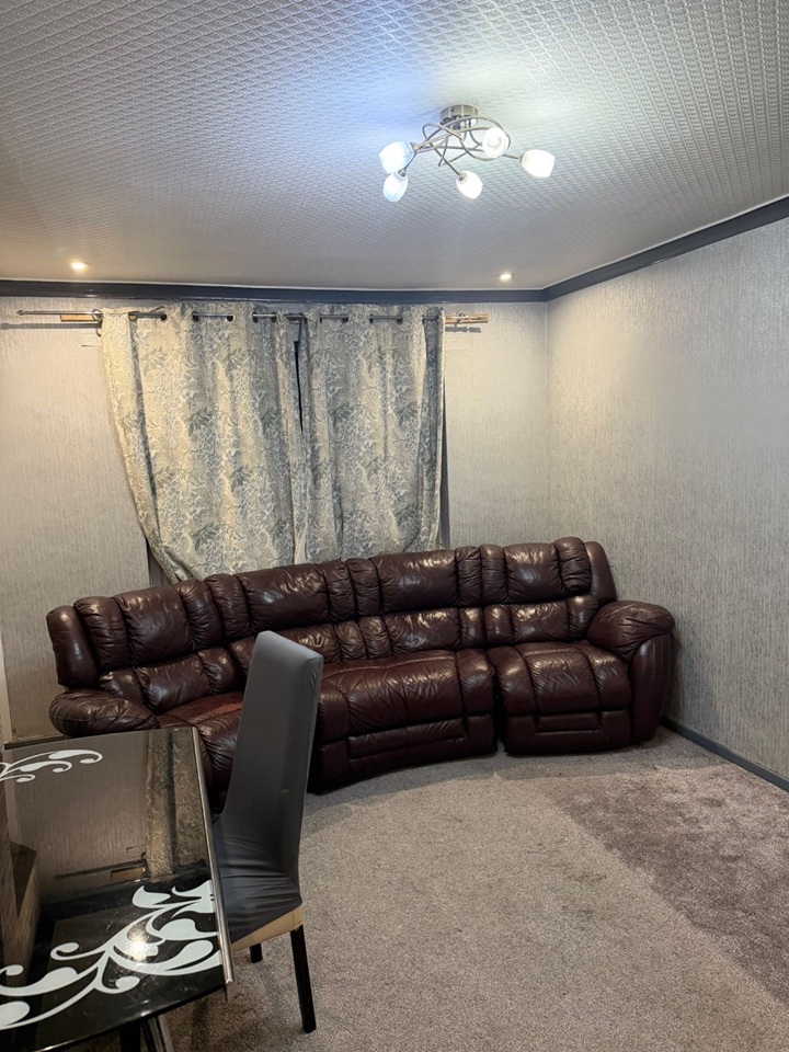 1 Bed Flat, Foxcroft Road, LS6 photo 3