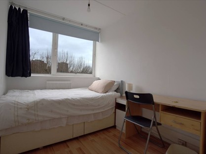 Room in a Shared Flat, Roland Way, SE17