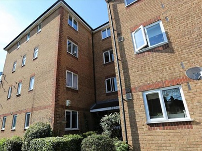 2 Bed Flat, Greenacre Gardens, E17