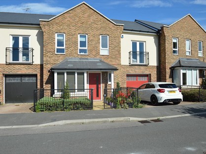 3 Bed Terraced House, Vaughan Avenue, DA9